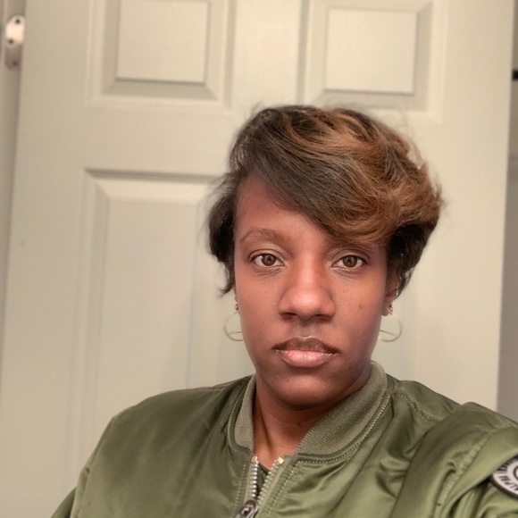 Meet your Posher, Monique - Picture 3 of 3